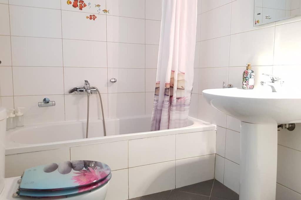 אתונה A Great Stay At A Comfortable Large Apartment מראה חיצוני תמונה